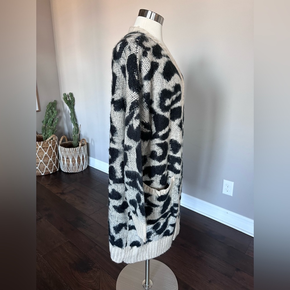 Doe & Rae Boutique Long Duster Open Cardigan Leopard Print Black/Ivory Large - Picture 3 of 9